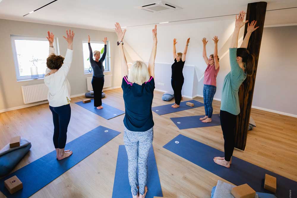 Heller Yogaraum bei Yoga Satya